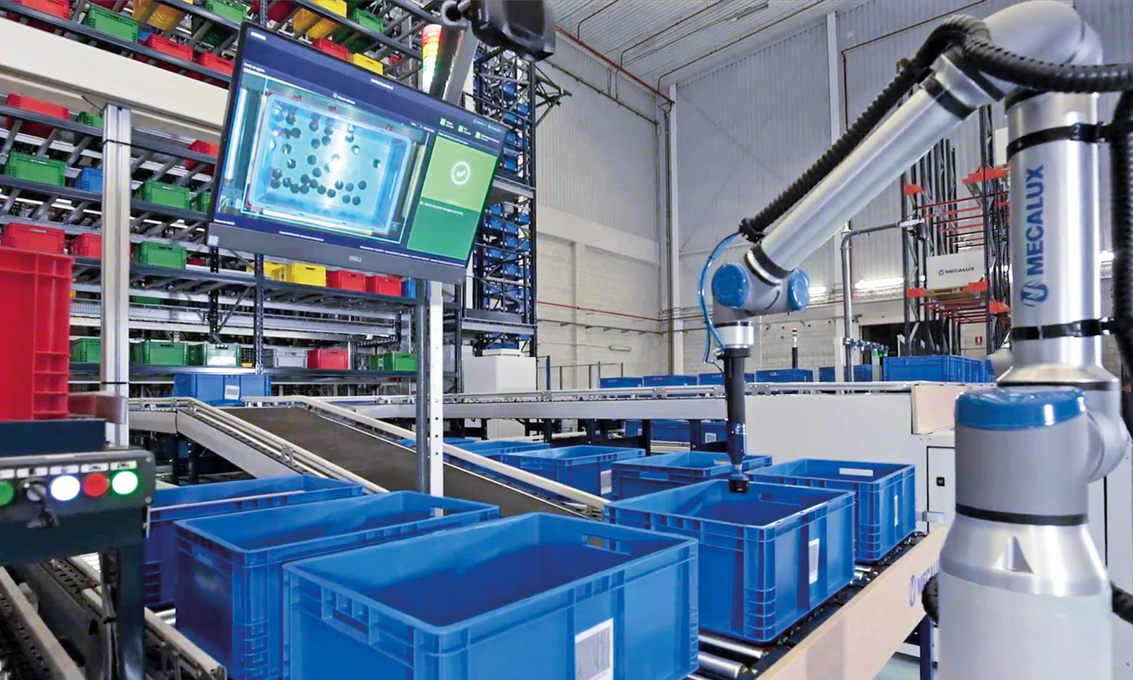 Sistema de automatización industrial con robot y visión